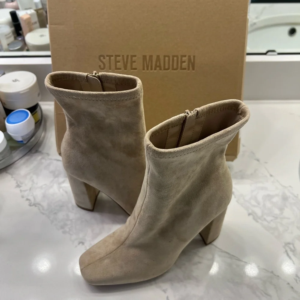 Steve Madden Lynden Bootie - Picture 6 of 6